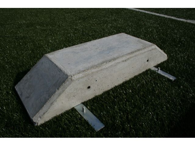 Betonové závaží zkosené (1 ks) k upevnění přenosných branek proti převrácení