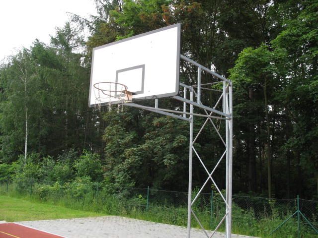Basketbalová konstrukce příhradová, pevná, vysazení do 2,5 m (ZN)