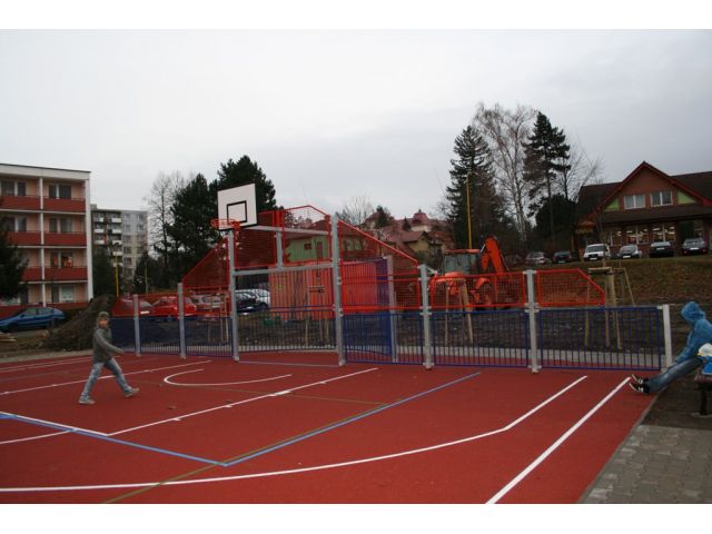 Oplocení víceúčelového hřiště SYSTEM SC - kovo, d. 15 m vč. branky a streetbalu
