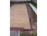 Pryžový obrubník pro ohraničení písku doskočiště